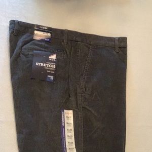 Tailgate Stretch Corduroy IZOD men's pant